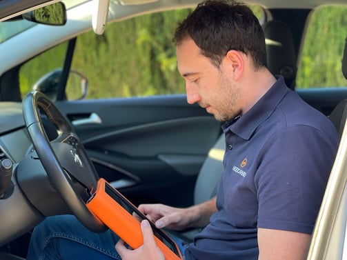 Needcarhelp_revision_de_coches_dentro